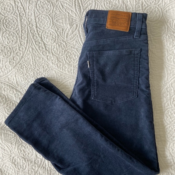 Levi’s Wedgie Straight Corduroy Pants - Picture 2 of 6